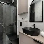 Appartement Luxury Beachside With Balcony & Terrace In By Renters Prestige