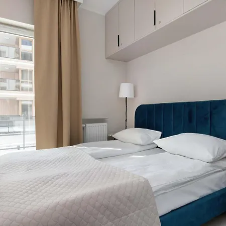 Luxury Beachside With Balcony & Terrace In By Renters Prestige Apartman