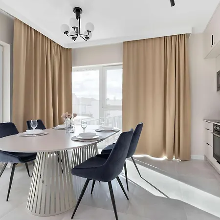 Apartman Luxury Beachside With Balcony & Terrace In By Renters Prestige