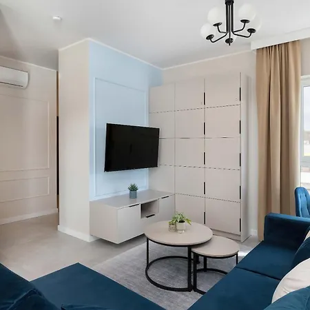 Luxury Beachside With Balcony & Terrace In By Renters Prestige