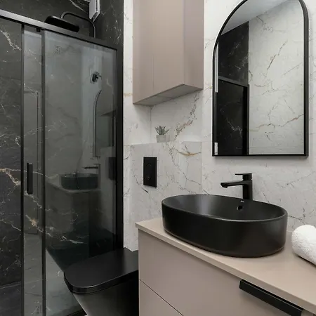Apartman Luxury Beachside With Balcony & Terrace In By Renters Prestige
