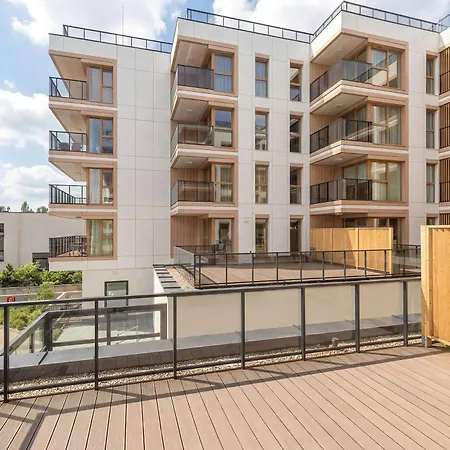 Apartamento Luxury Beachside With Balcony & Terrace In By Renters Prestige