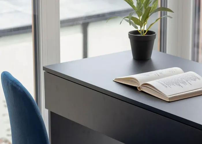 Luxury Beachside With Balcony & Terrace In By Renters Prestige