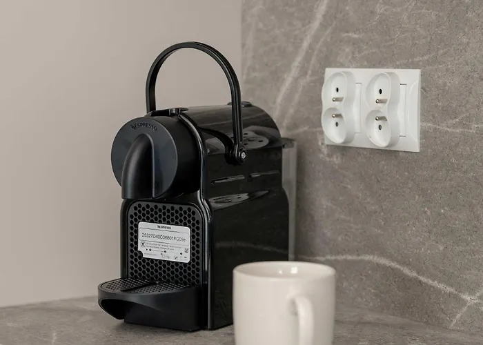 Luxury Beachside With Balcony & Terrace In By Renters Prestige Apartamento