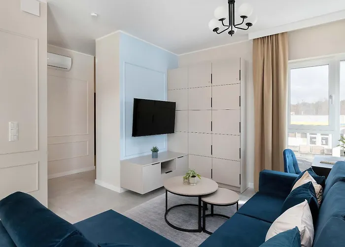 Luxury Beachside With Balcony & Terrace In By Renters Prestige